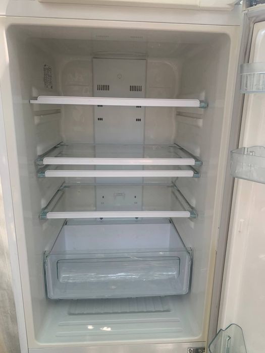 Холодильник Samsung