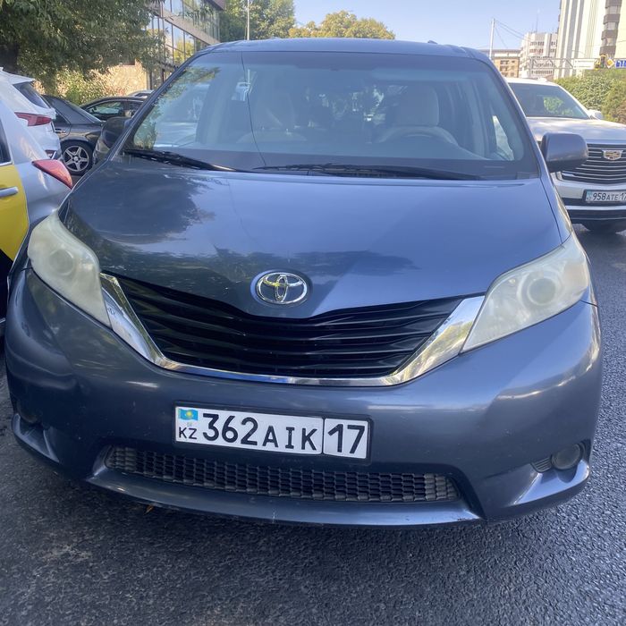 Продам тайота сиена 2014 года