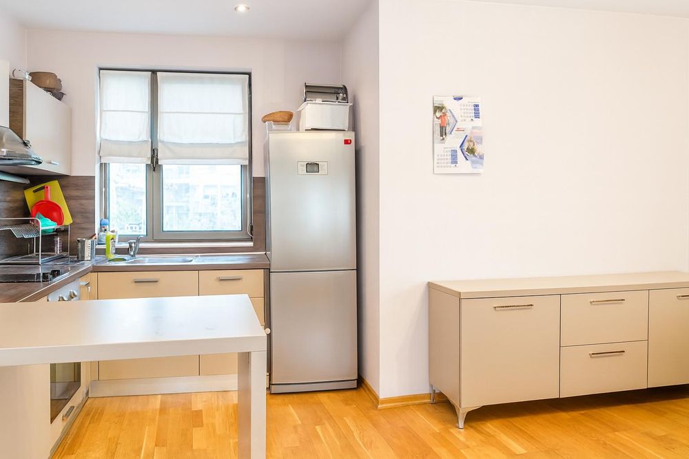 Дава се под наем Тристаен апартамент в Пловдив, Кършияка - 105 кв.м за 766 € - Снимка #1