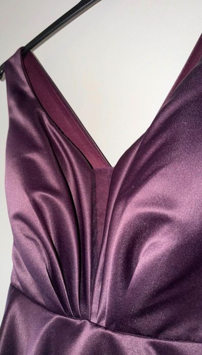 Rochie scurtă de ocazie/banchet din satin burgund / plum – ca nouă!