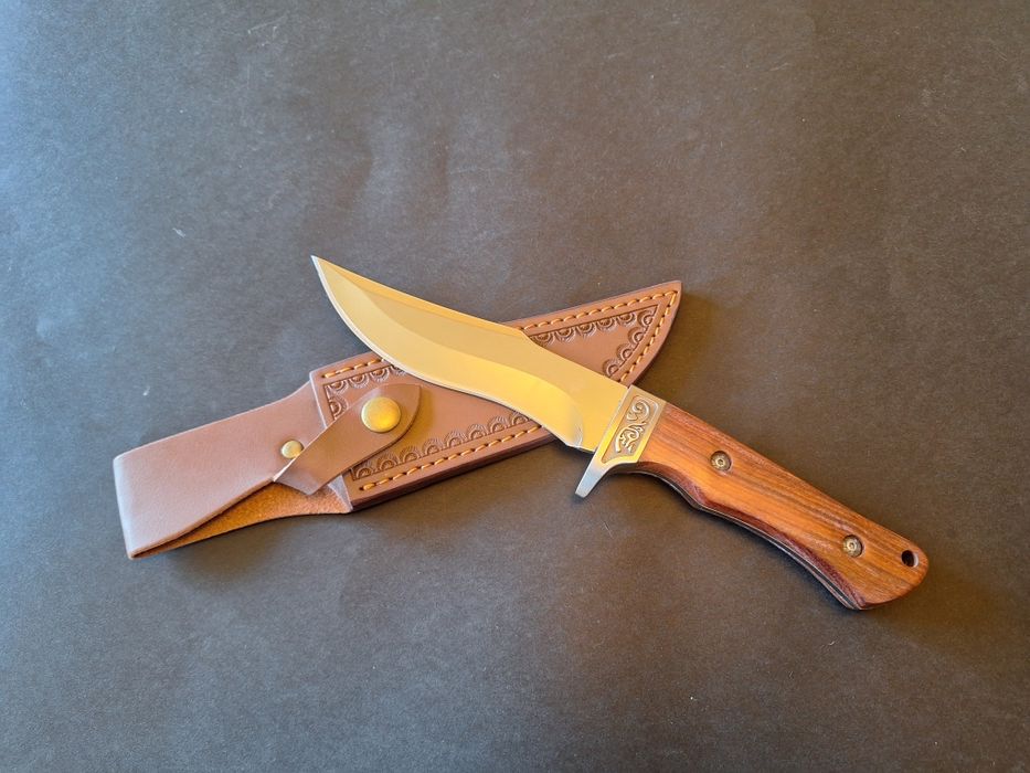 Ловен нож с кожена кания