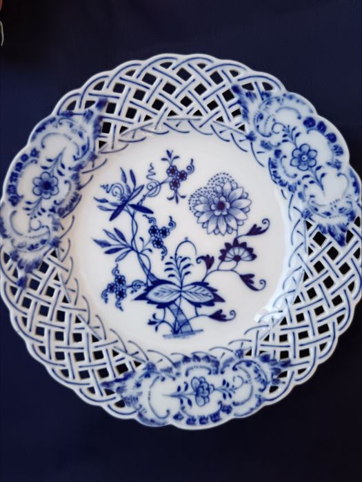 Meissen, 1860-1924, порцеланова чинийка, маркировка кръстосани мечов