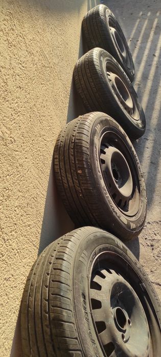 Vand 4 anvelope de vara Austone Athena 175/70/R14 cu tot cu jantele de