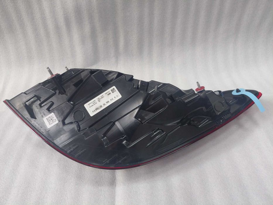 A214/9065502 Original Нов ляв стоп Mercedes W214 Sedan Europa