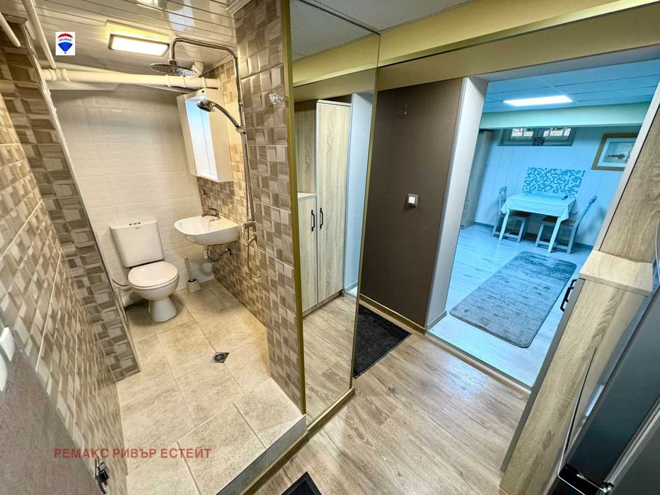 Дава се под наем Едностаен апартамент в Русе, Център - 16 кв.м за 204 € - Снимка #4