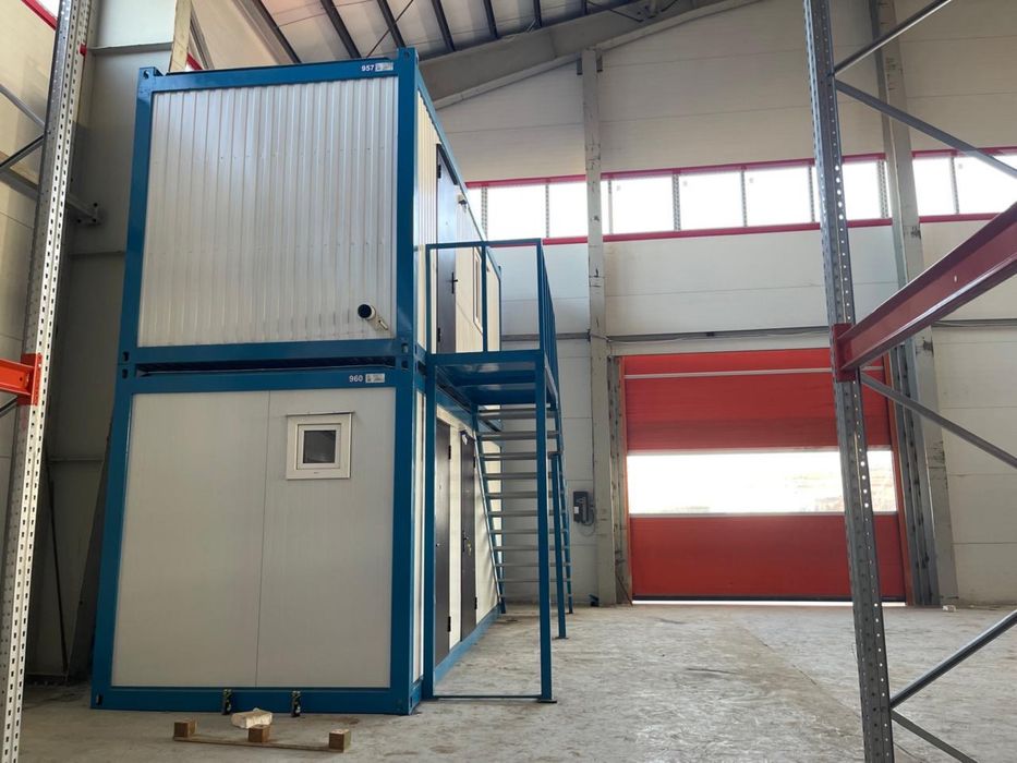 Модульное здание с лестницей