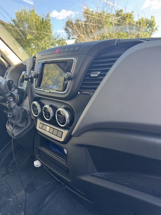 Vand/schimb Iveco Daily 3.5T 2022/220.000km/ cub cu lift 19.900€ neg.