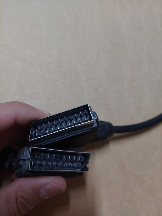 AV кабели + SCART кабел + адаптери + захранващ кабел C13