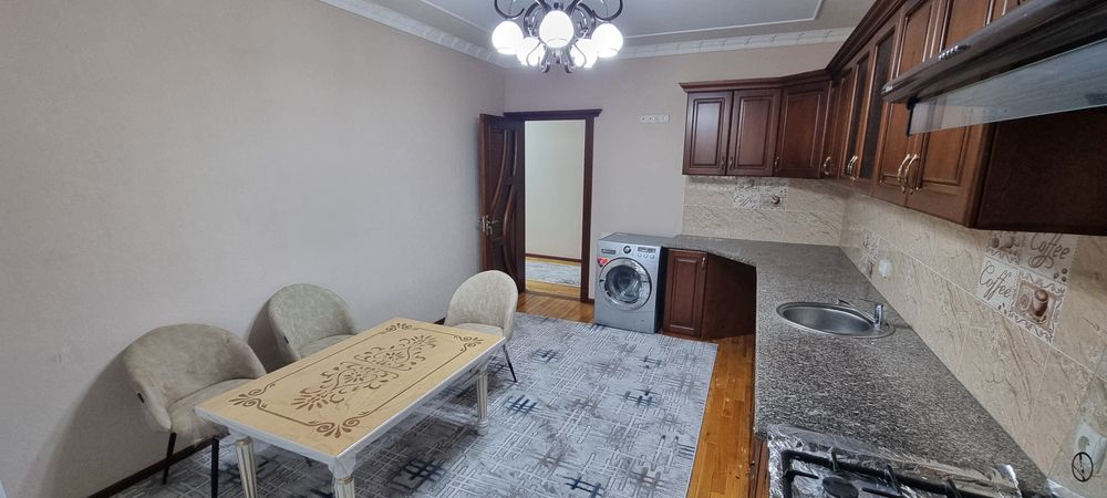 Элитная 3-комнатная квартира (112 м²) с ремонтом и мебелью