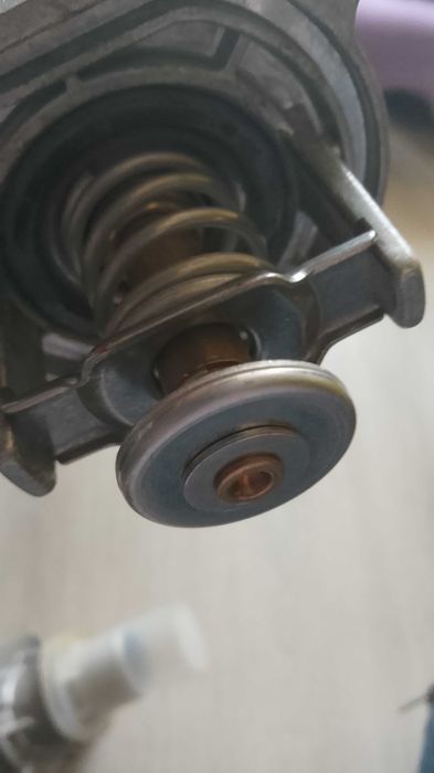 Vând termostat opel original gm