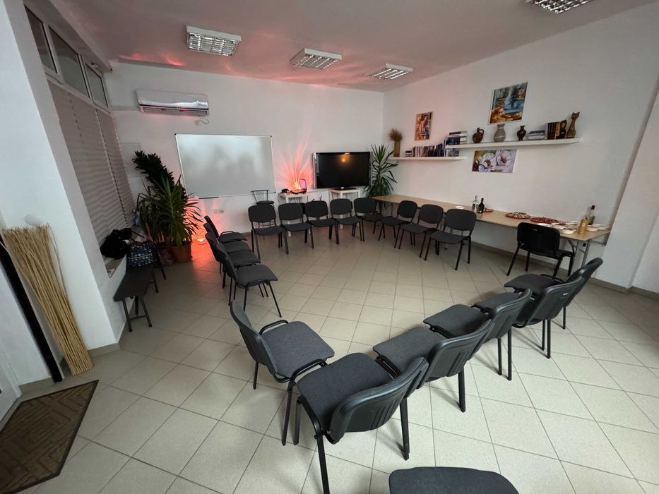 Зала под наем в широк център, 40 кв/м