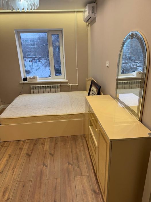 Продам спальный гарнитур