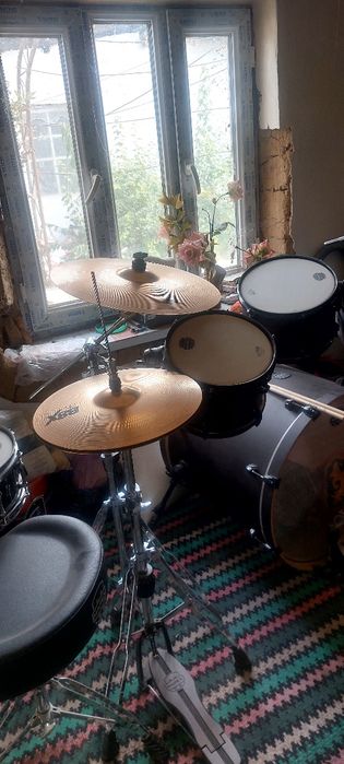 Продаётся ударня устанрвка МАПЕКС АРМОРИ. НОВАЯ .ТАРЕЛКИ САБИАН