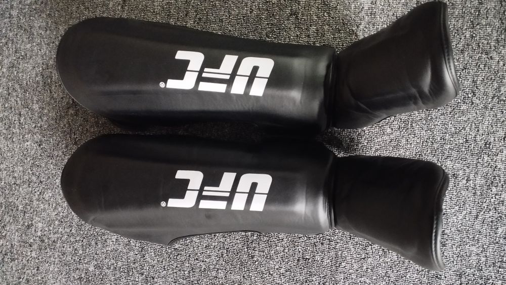 Шлем для спорта, фута для защиты ног