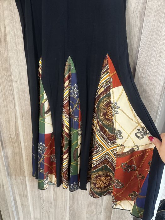 Ефирни дамски рокли на Oysho, Zara, Stradivarius и LCW