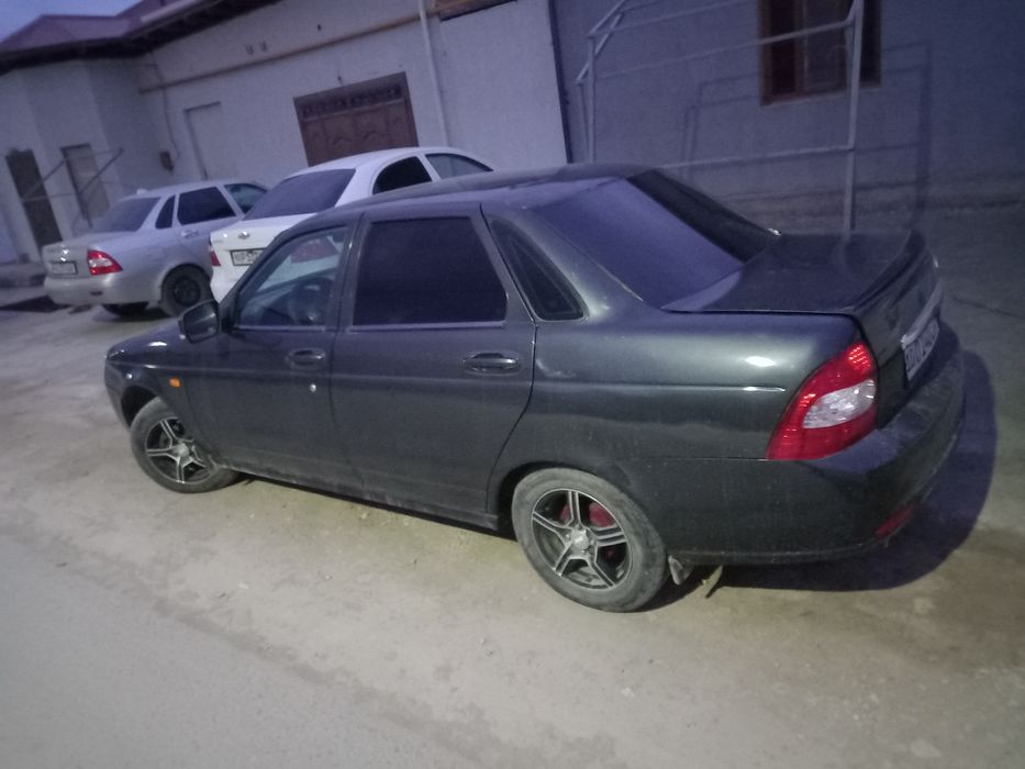 Lada Priora 2008 sotiladi