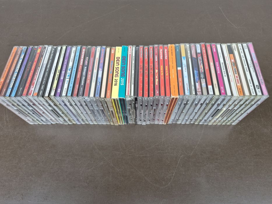 Vând Lot CD originale cu muzica usoara mixta straina artisti internationalii  anii 1960-70-80-90