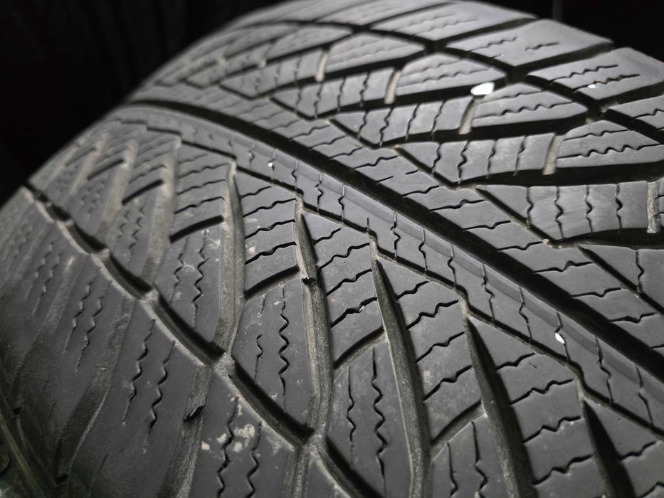 2бр Зимни гуми 245 45 18 - Goodyear - DOT 2024