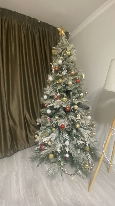 Продаем ёлку с игрушками