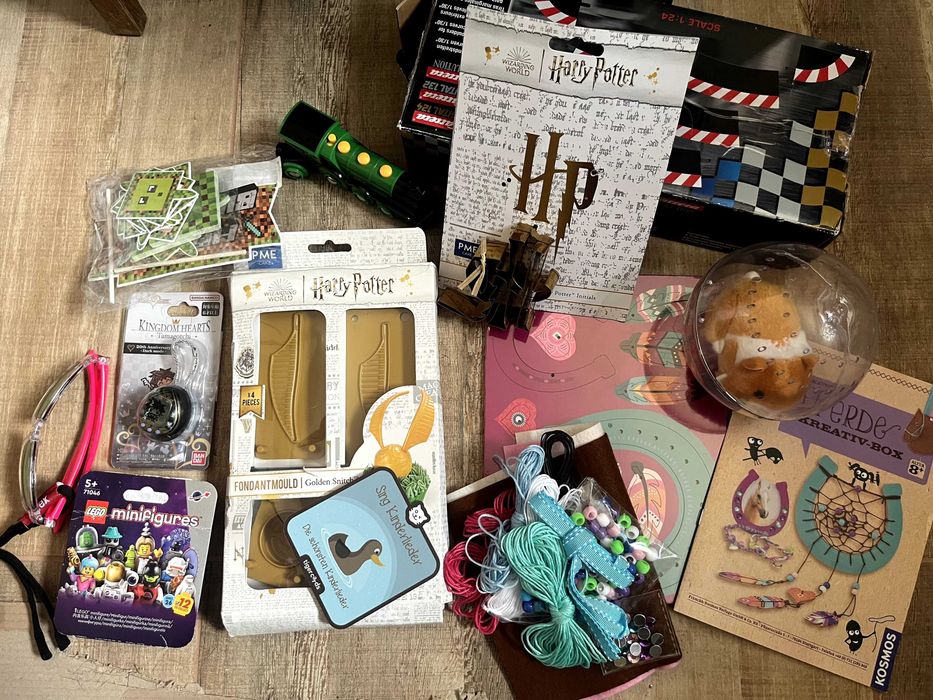 Детски играчки и макет на хеликоптер от Ревел