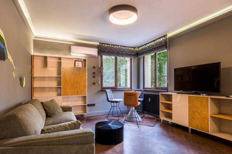 Продава се Тристаен апартамент в София, Толстой - 85 кв.м за 1706 €/кв.м - Снимка #1