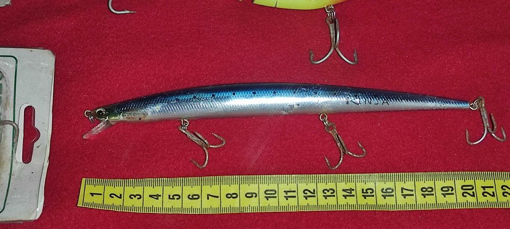 articole pescuit VOBLERE NALUCI - noi nefolosite  INTRE 18 SI 27 CM  6 bucati  pret 250 ron