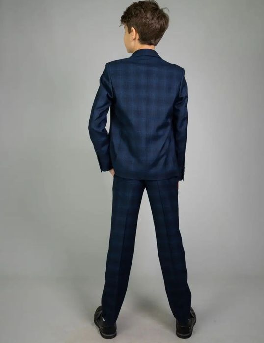 Продам школьный костюм