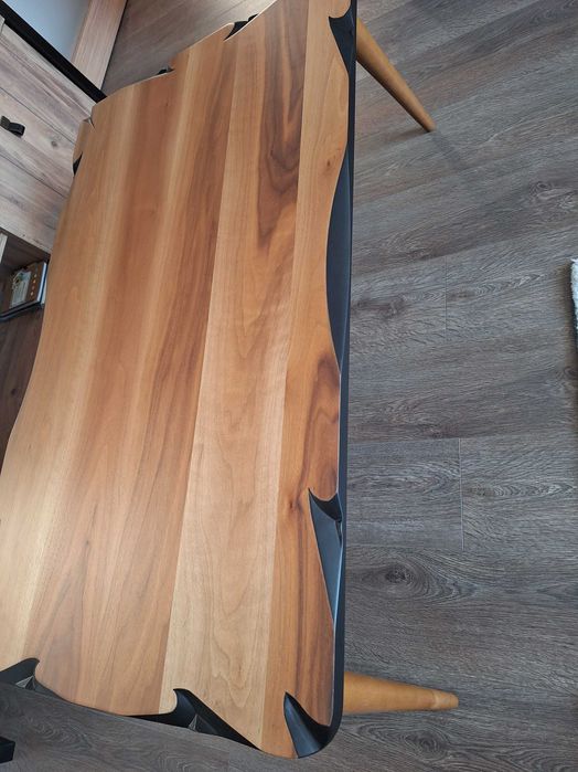 Маса за дневна.Холна маса