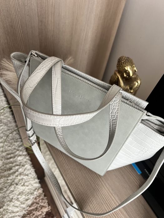 Poseta dama noua ,fără eticheta .culoare gri .Cumpărată din Germania!