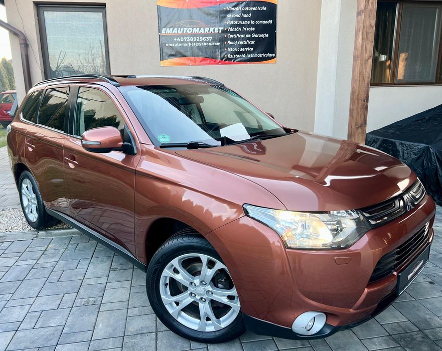 Mitsubishi Outlander 4x4*7 locuri*Full Options *Piele*Camera*Panoramic