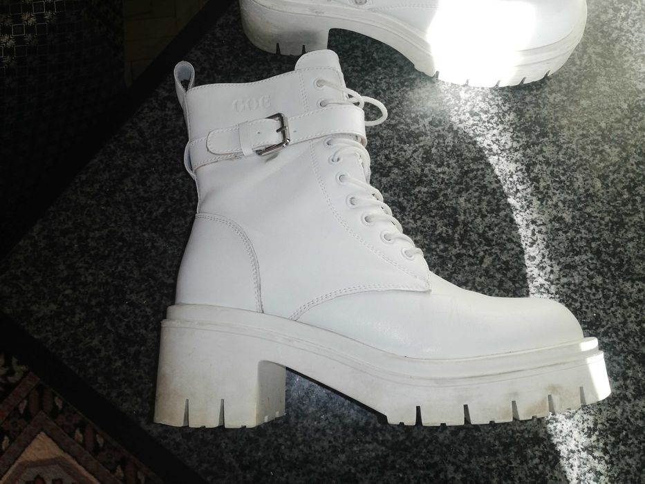 бели зимни кубинки от естествена кожа 38 номер