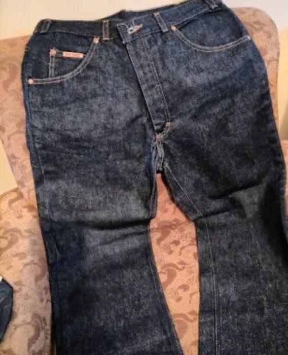 Нови мъжки дънки.