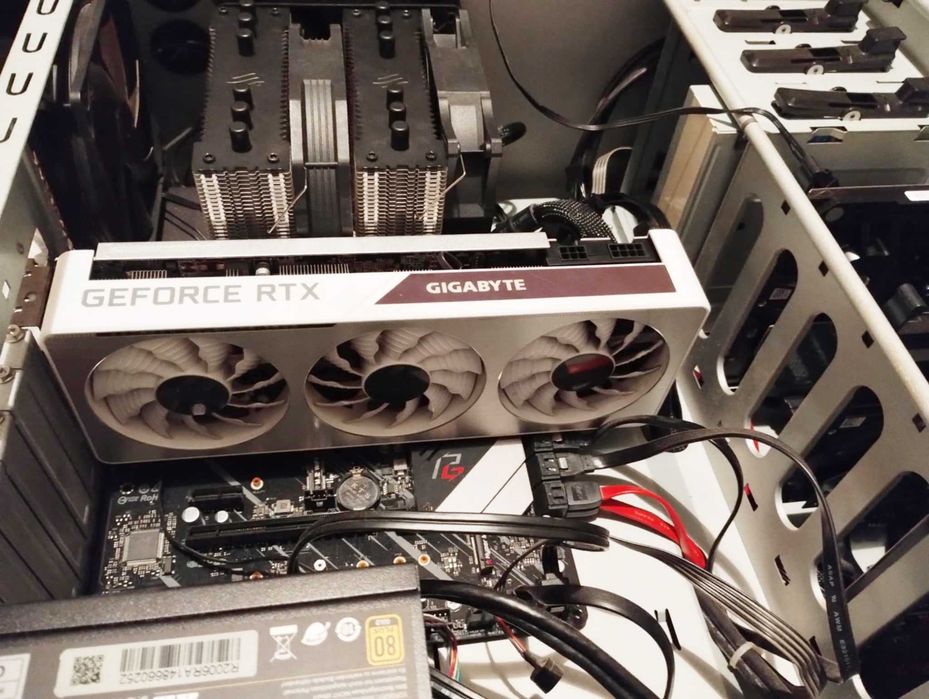 Kit placa de baza ASRock X570 Phantom Gaming 4 + Ryzen 9 5900X + 64 GB RAM 3200 Mhz + Cooler Silentium PC Grandis