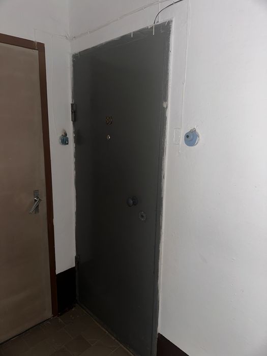 Продам металическую дверь