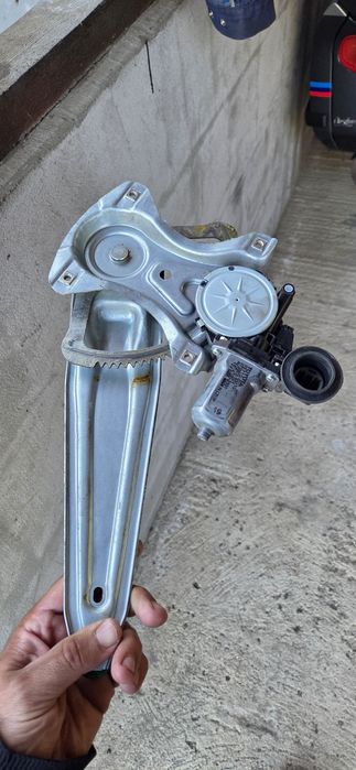 Стъклоповдигач Тойота Ярис 2016