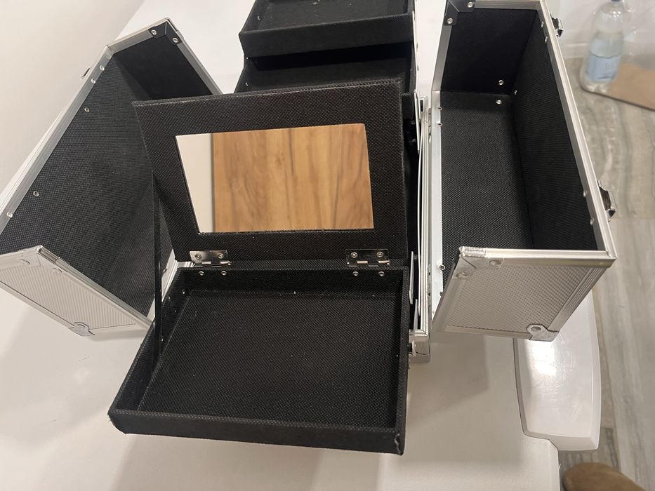 Cutie cosmetice din aluminiu