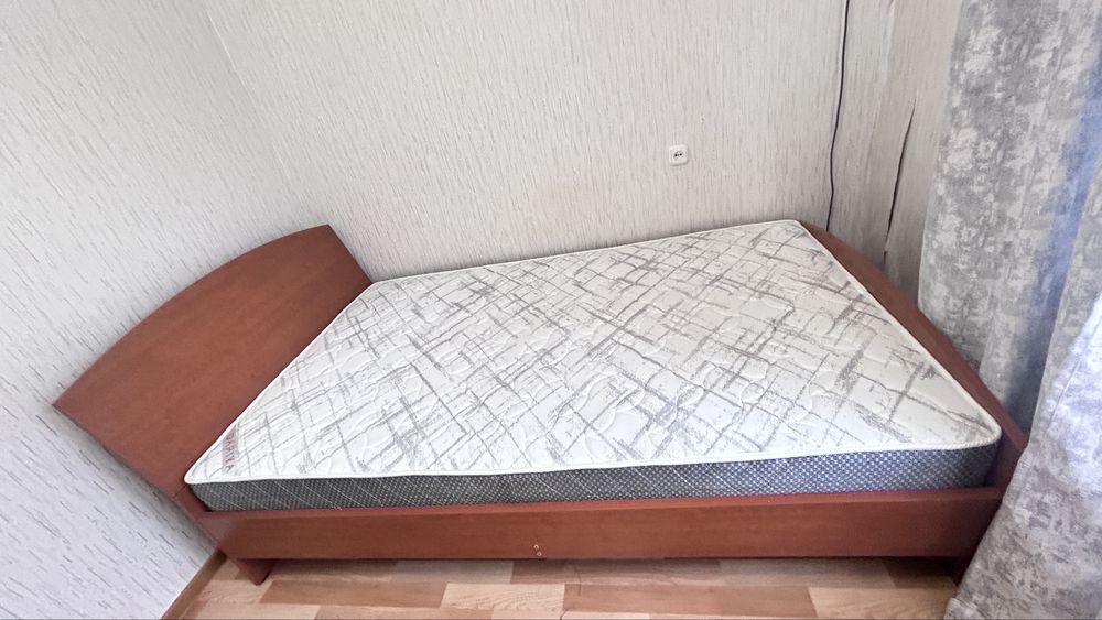 Кровать 1,2 * 2,0, в идеальном виде