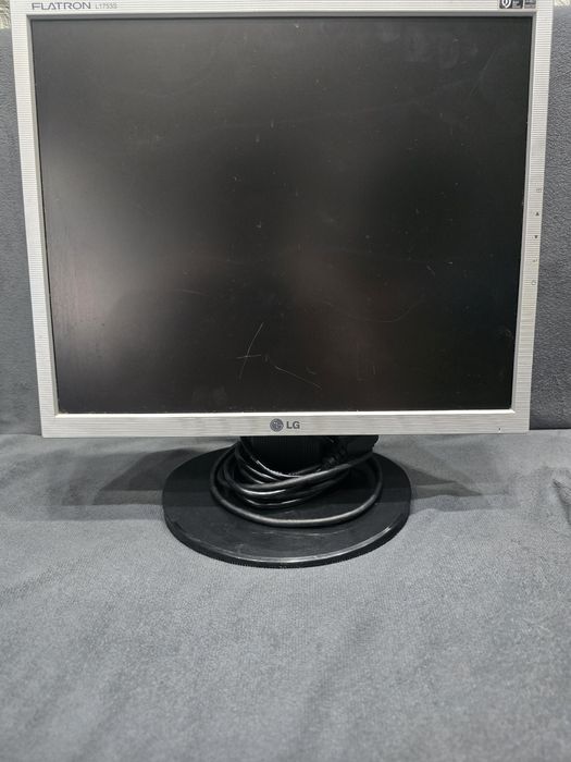 Монитор lg в хорошем состоянии