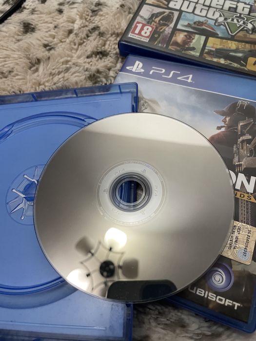 Consolă PS4 + 3 jocuri