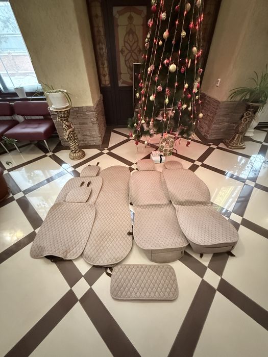 Продам универсальные автомобильные чехлы.