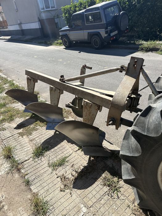 Плуг 3 по 30.Раздвижен.Има и 4-то тяло което е налично