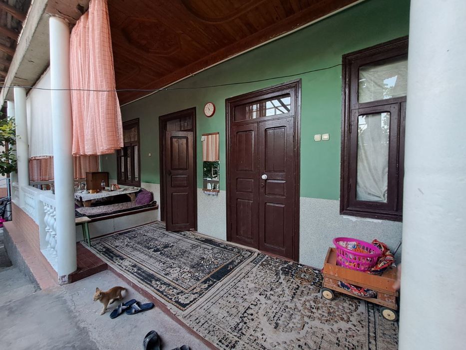 Ховли уй-жой сотилади