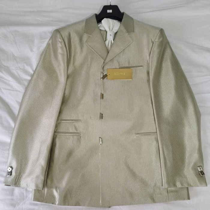 Vând costum ginere mărimea 52