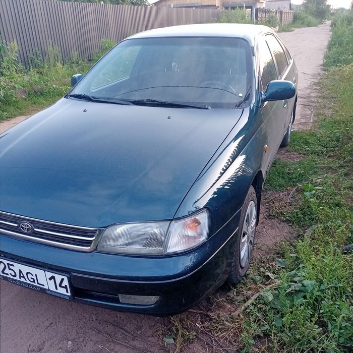 Продам таёту карину