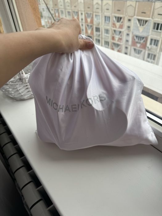 Продам новую сумку Мichael kors срочно
