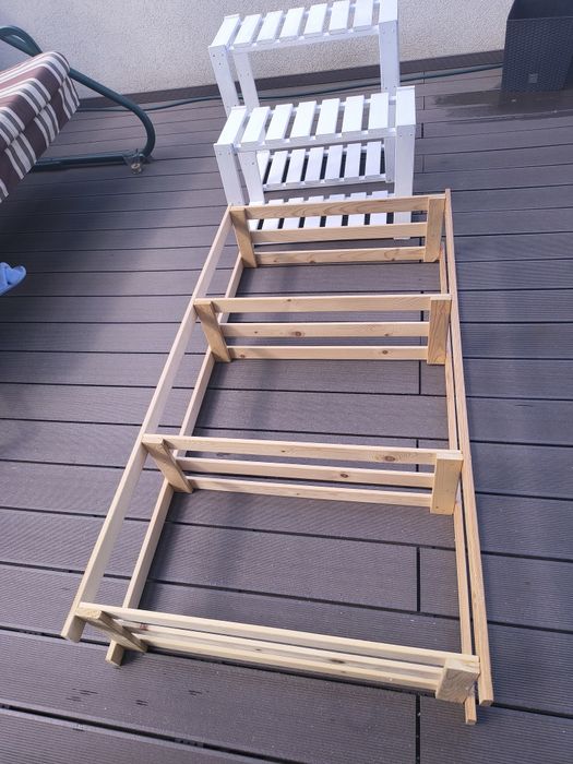 Raft din lemn, cu 4 rafturi, de dimensiuni 26x78 cm și înălțime de 150 cm. Ideal pentru depozitarea și organizarea obiectelor în casă sau birou.