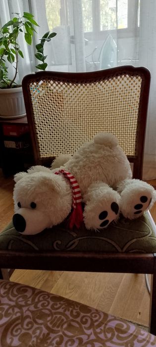 Мягкая игрушка белый медведь.