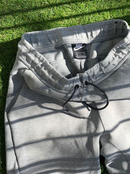 Мъжко долнище : Nike Tech Fleece Pants Standard Fit Taper Leg Grey S