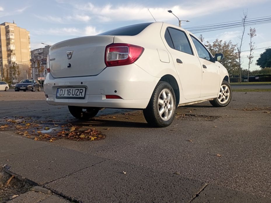 Vând mașină ingrijită folosită zilnic