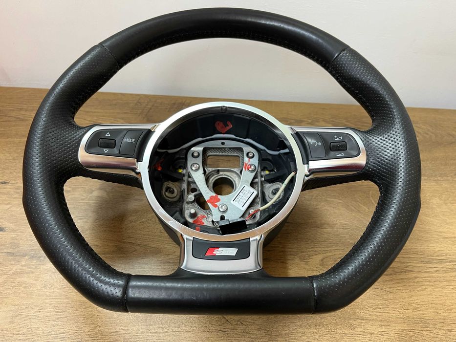 Оригинален скосен Мулти волан с перфорирана кожа Audi A3 A4 TT